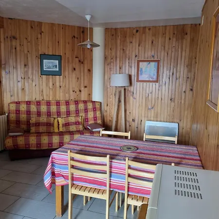 Guest house Maison D'hote La Rotonde Des Granes La Batie-Neuve